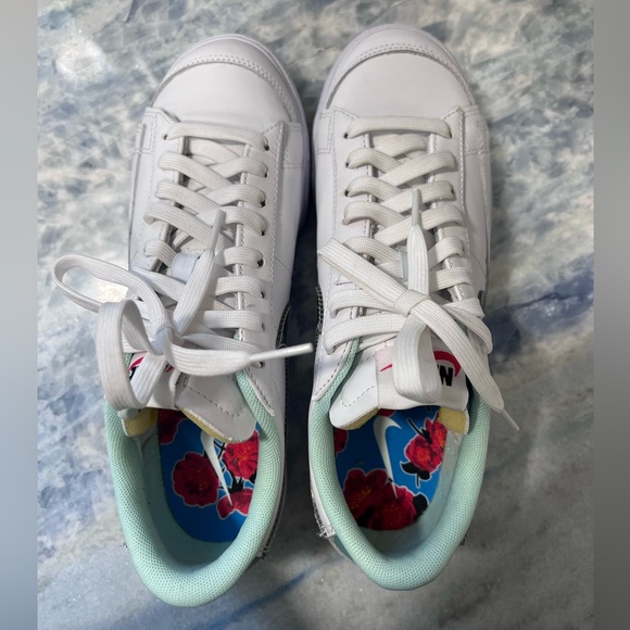 Nike Blaze Low Platform Sneaker white silver and mint 7.5 - Picture 4 of 5